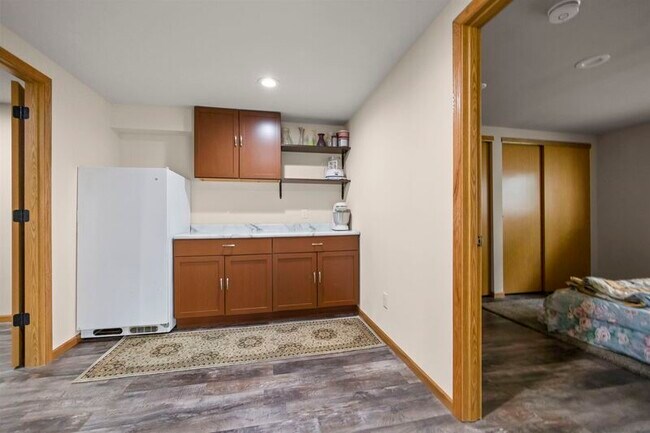 Building Photo - 1206 Meadow Sweet Dr
