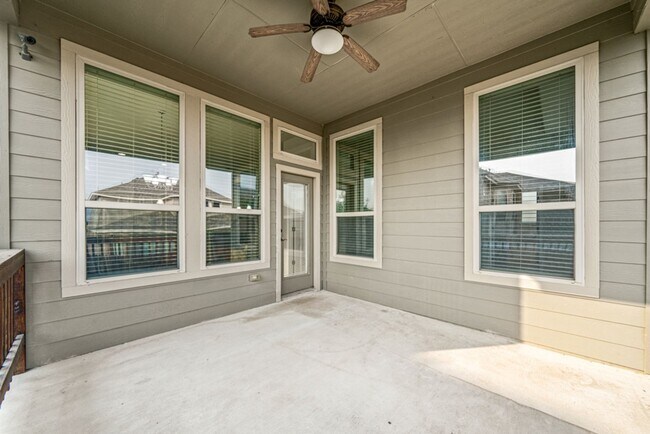 Building Photo - 4 BEDROOM FOR RENT- SEPARATE LIVING AREA - OFFICE