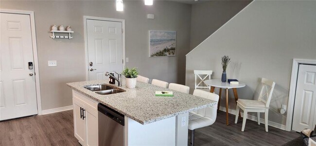 Building Photo - 2058 Silverstone Cir