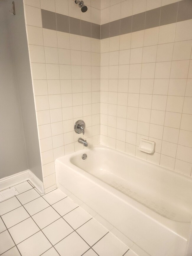 Building Photo - 43 Foxcroft Rd