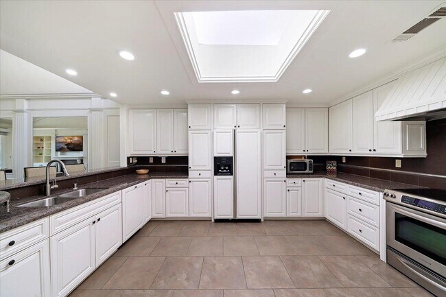 Building Photo - 38615 Palm Valley Dr
