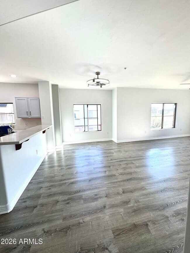 Building Photo - 5450 E Deer Valley Dr