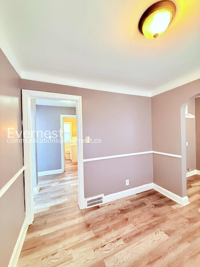 Building Photo - 9460 Wayburn St