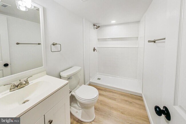 Building Photo - 6307 Willow Way