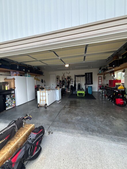 Building Photo - 58 E Cross Town Ct