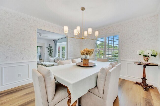 Building Photo - Luxury 5 Bed/4 Bath Pool Home on a Golf Course in Central Sarasota