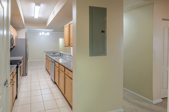 Building Photo - Beautiful 3 Bedroom, 2 Bath with Volume ceilings and Private Garage!