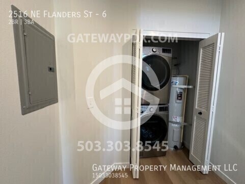 Building Photo - 2516 NE Flanders St