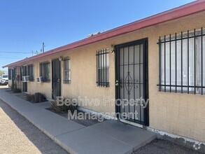 Building Photo - 1102 E Polk St