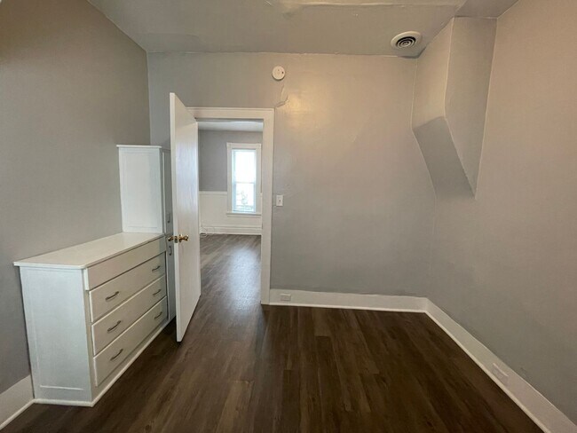 Building Photo - Two Bedroom Home - NE Side of Grand Rapids!