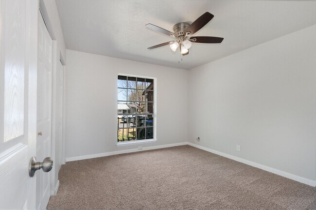 Building Photo - Renovated 2 Bedroom 1 Bath Near UTSA, Medi...