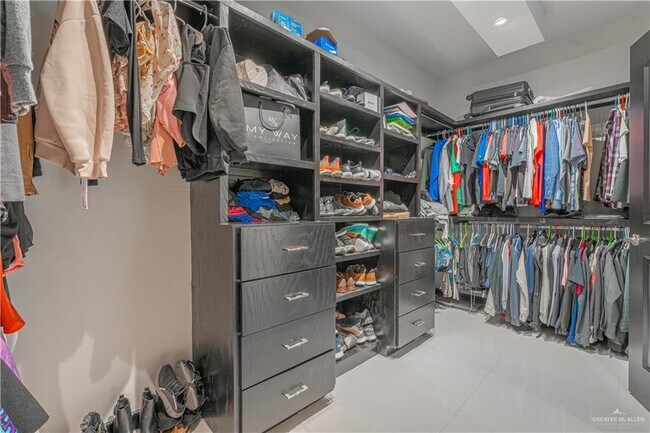 Building Photo - 30 N 46th St