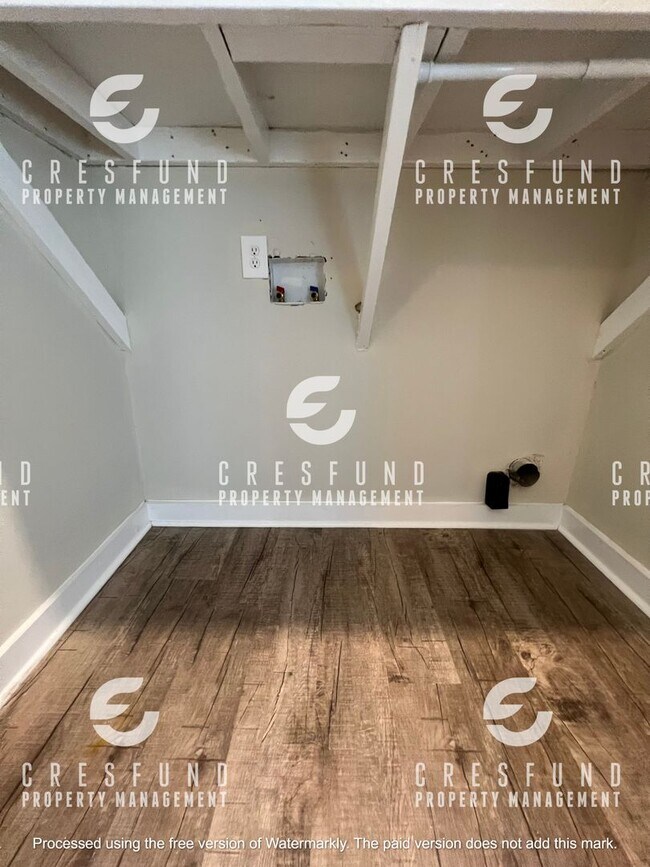 Building Photo - 2ND FLOOR Spacious & Updated 1 Bed, 1 Bath Apartment