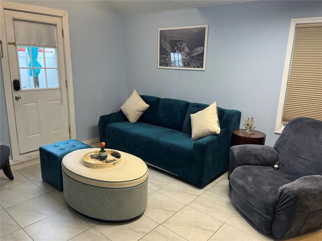 Building Photo - 1367 S Michigan Ave