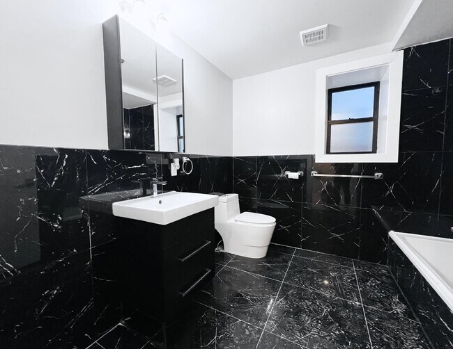 Building Photo - 126 Randolph Ave