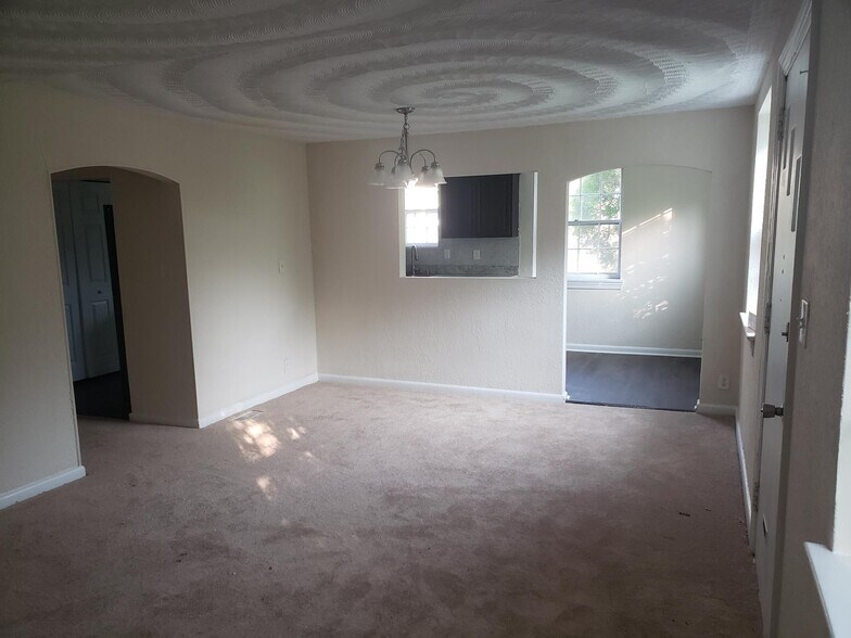 Building Photo - 127 Granby Park Dr