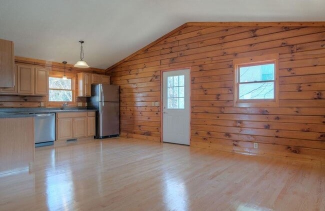 Building Photo - 550 Colhoun| Move In Ready!