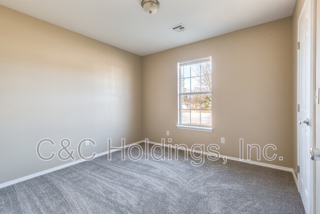 Building Photo - 914 Rockwood Ave