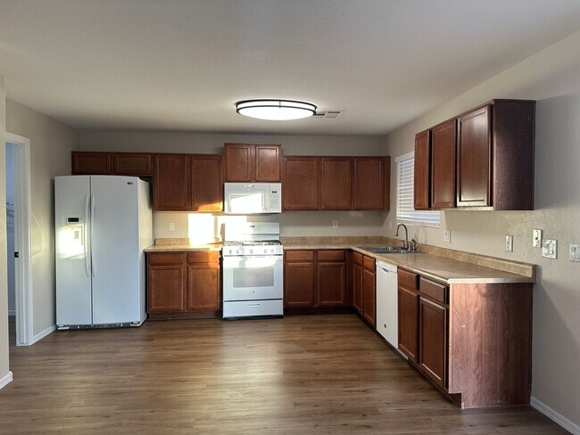 Building Photo - San Tan Valley, 4 bed, 2.5 bath, huge loft, 2300 sqft, 3 car garage