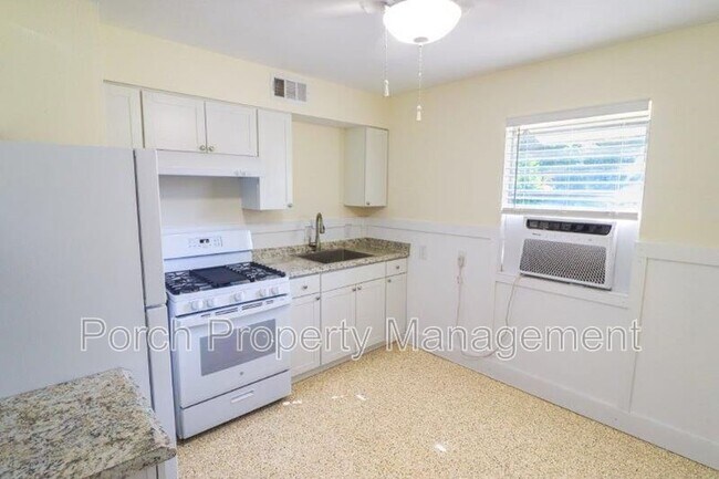 Primary Photo - 157 E Strong St