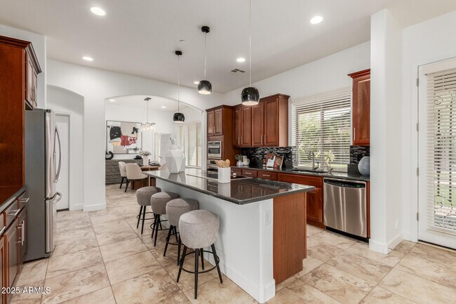 Building Photo - 5811 W Bonanza Ln