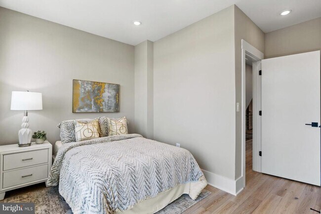 Building Photo - 1640 4th St NW