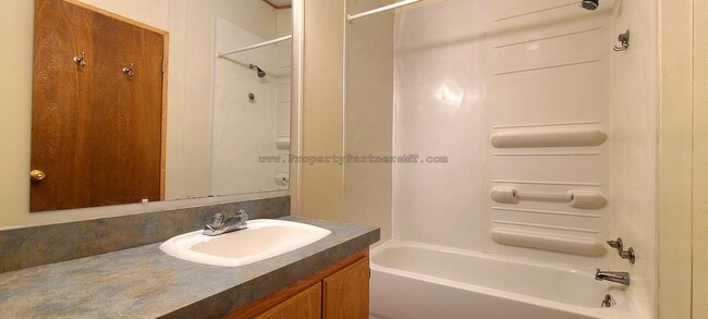 Building Photo - *** Very Nice *** 3 Bed 2 Bath remodel Modular house