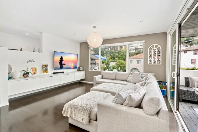 Building Photo - 3218 Ibis St