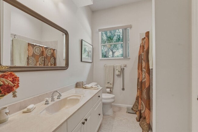 Building Photo - Must See Immaculate 3/2 Rainbow Springs with Lanai