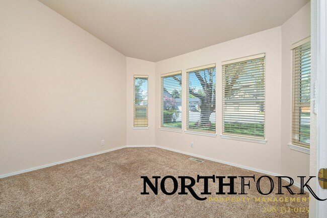 Building Photo - Welcome to a beautifully maintained home in one of Eagle’s most desirable neighborhoods