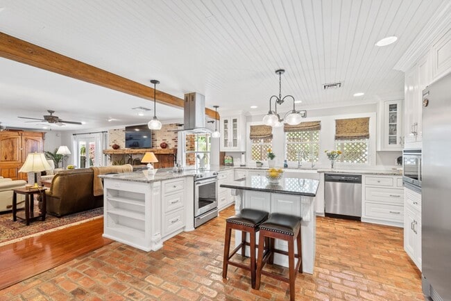 Building Photo - 1026 1/2 S Morgan Avenue