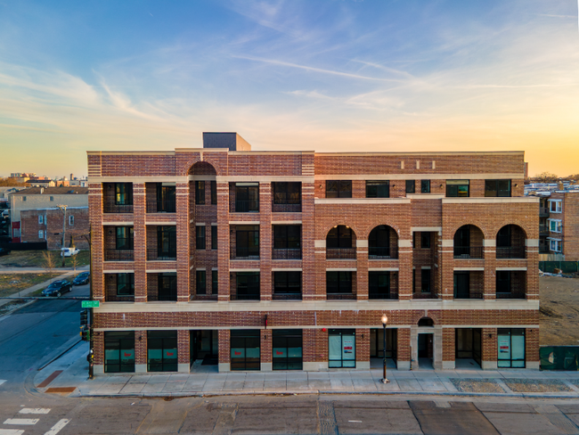 Building Photo - 551 E 47th St