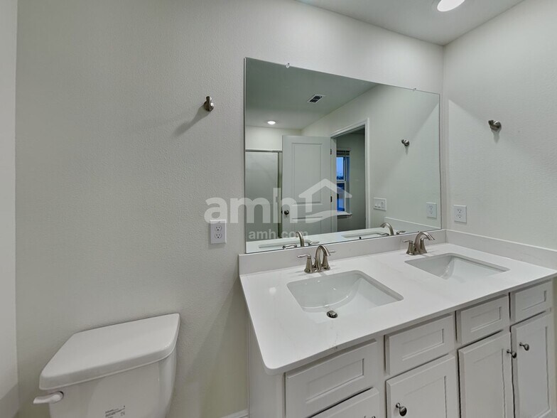 Building Photo - 5964 Sycamore Pl St