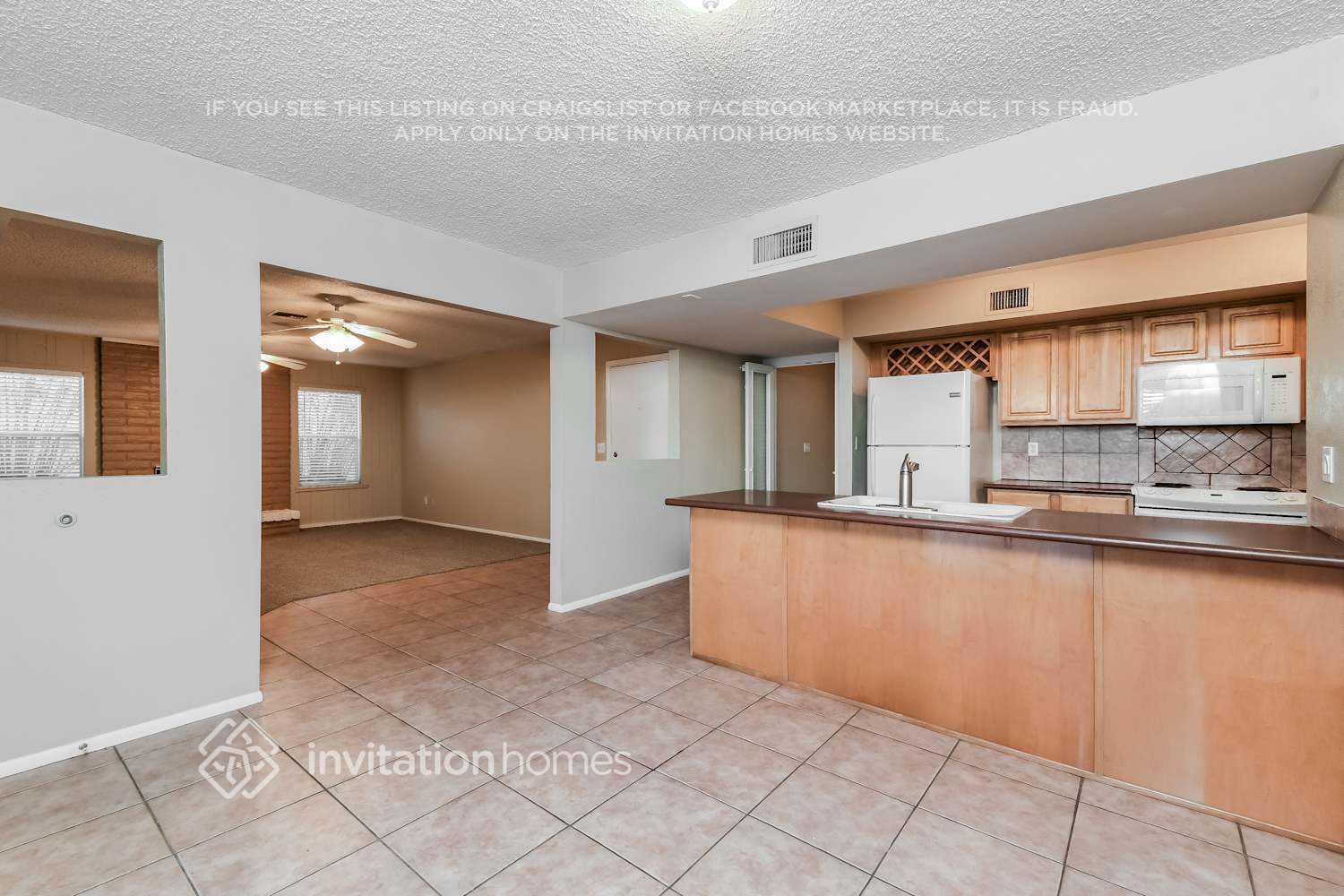 Building Photo - 1209 S Hall