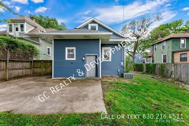 Building Photo - ***  1 / 2 MO FREE RENT / UPDATED 4 BDRM /...