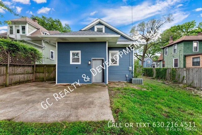 Building Photo - 1650 W 100th St