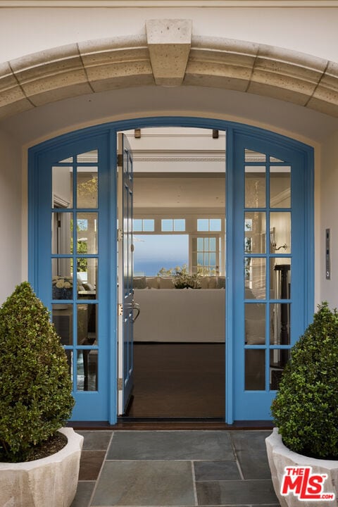 Building Photo - 541 Paseo Miramar