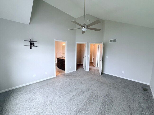 Building Photo - Gorgeous 3BR Home in the Coveted Dancing Waters Community of Woodbury!