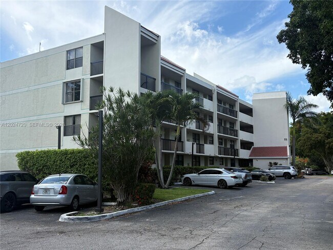 Building Photo - 111 Lake Emerald Dr