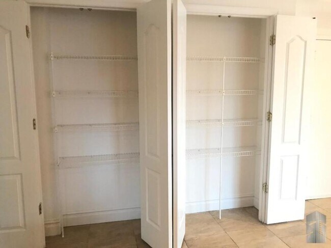 Building Photo - 3 bedroom in BROOKLYN NY 11225