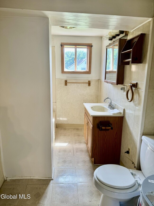 Building Photo - 20 Kowal Ln