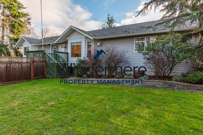 Building Photo - Single-Level 3 Bedroom Home with Fenced Yard