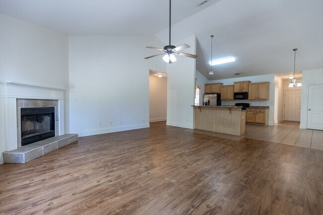 Building Photo - Located near Fairhope Walmart and Aldi!