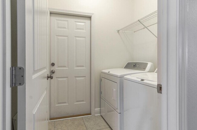 Building Photo - 32 Sonata St