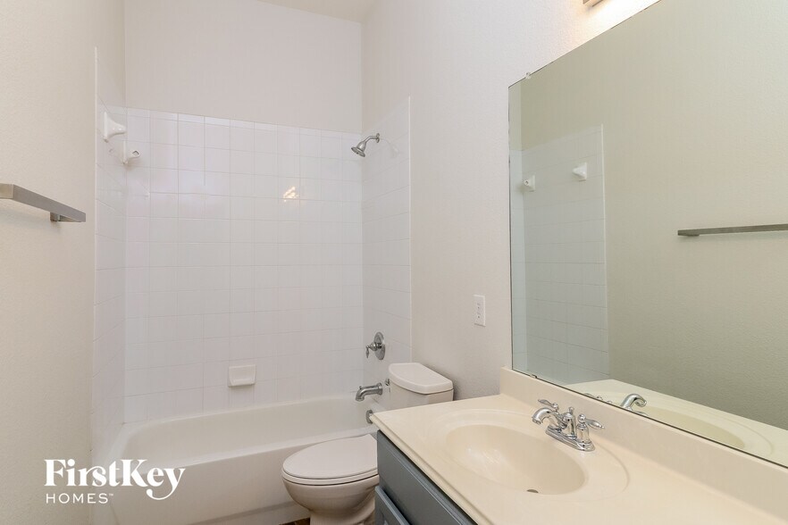 Building Photo - 1009 Sycamore St