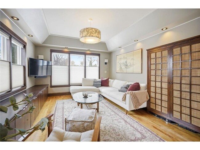 Building Photo - 241 Russell Ave S