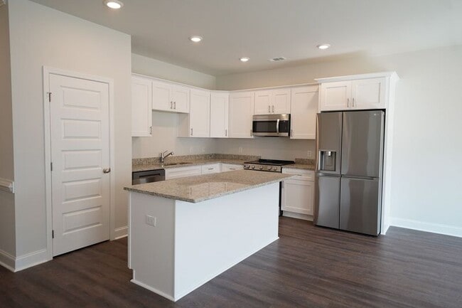 Building Photo - 481 Governor Treutlen Cir