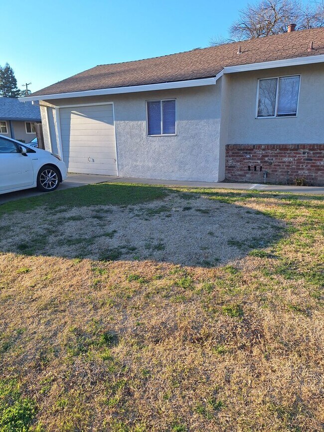 Building Photo - 128 Baxter Ave