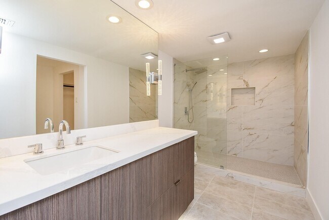 Building Photo - 49 Briar Hollow Ln