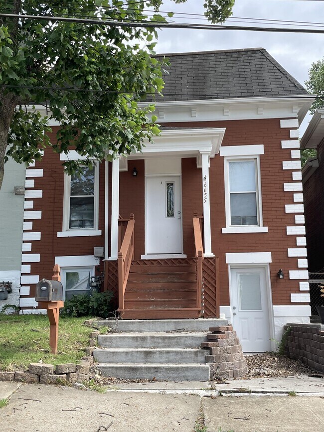 Building Photo - 6655 Garner Ave
